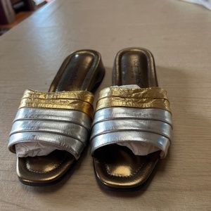 Oomphies slippers